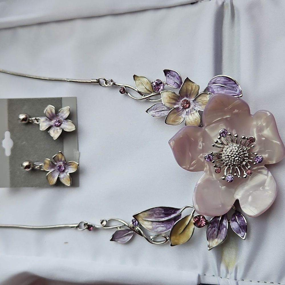Allé Fine Jewelry Floral Inspired Necklace With Matching Earrings